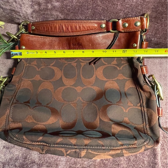 Coach Signature Large Zoe in Bordeaux/Aubergine - Picture 9 of 11